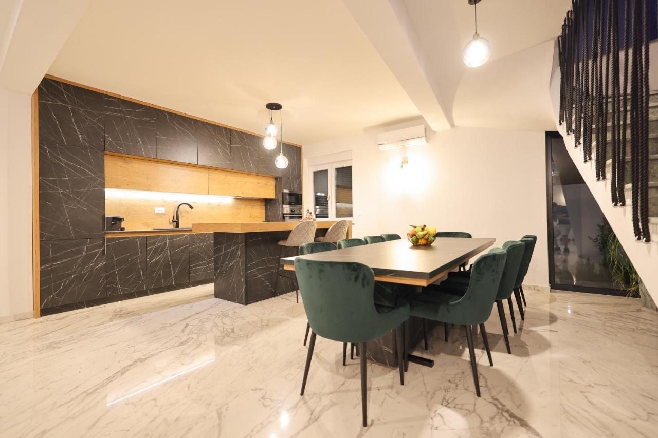 Rhapsody In Green - Luxury Villa In Zadar Crno المظهر الخارجي الصورة