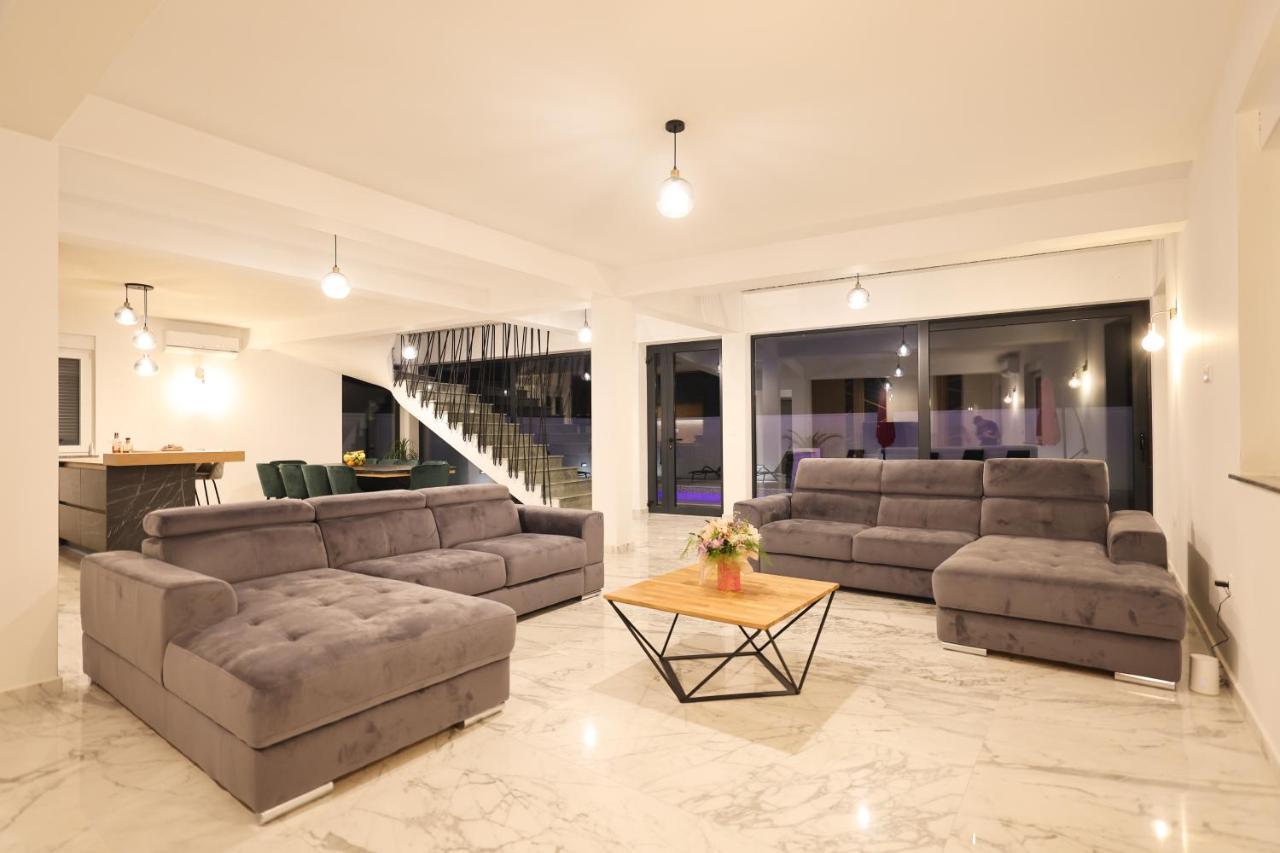 Rhapsody In Green - Luxury Villa In Zadar Crno المظهر الخارجي الصورة
