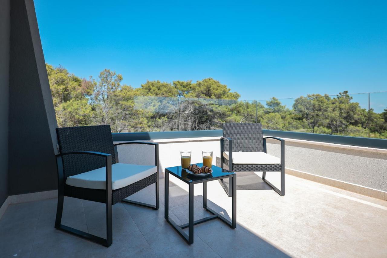 Rhapsody In Green - Luxury Villa In Zadar Crno المظهر الخارجي الصورة